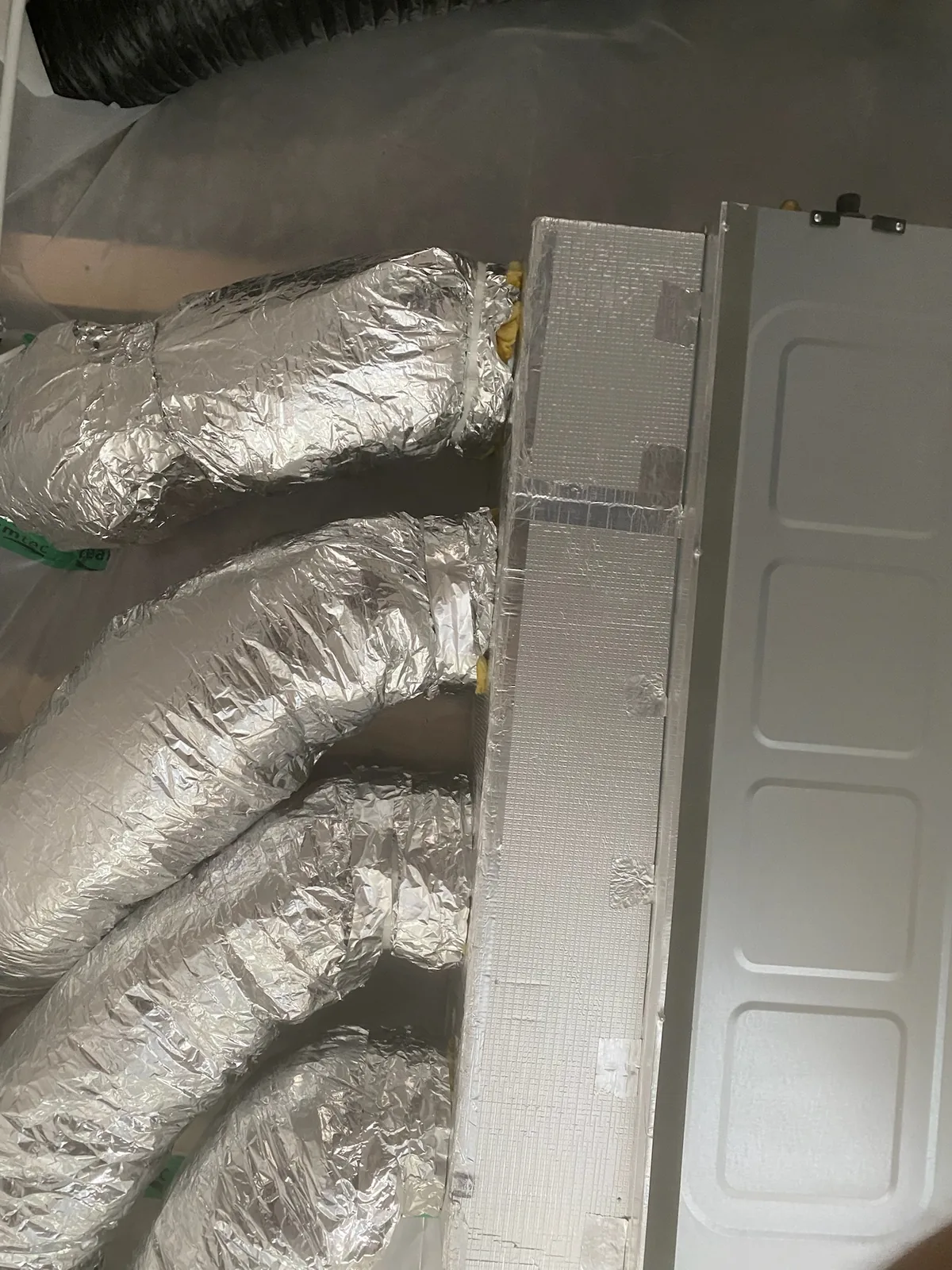 Insulated flexible ductwork
