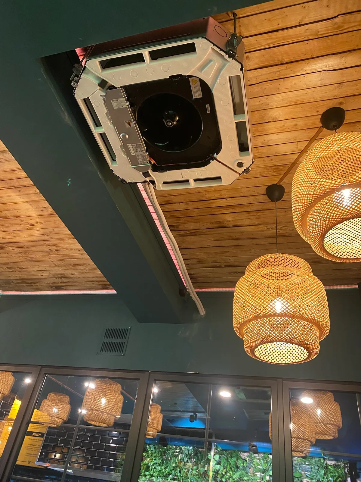 Ceiling cassette in a restaurant