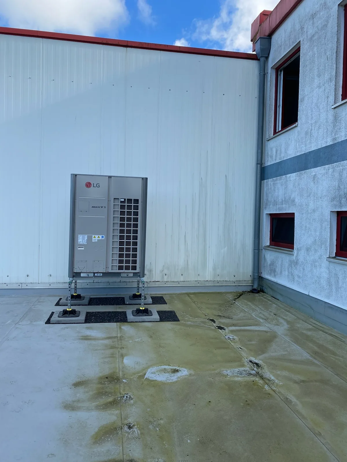 High-capacity outdoor unit