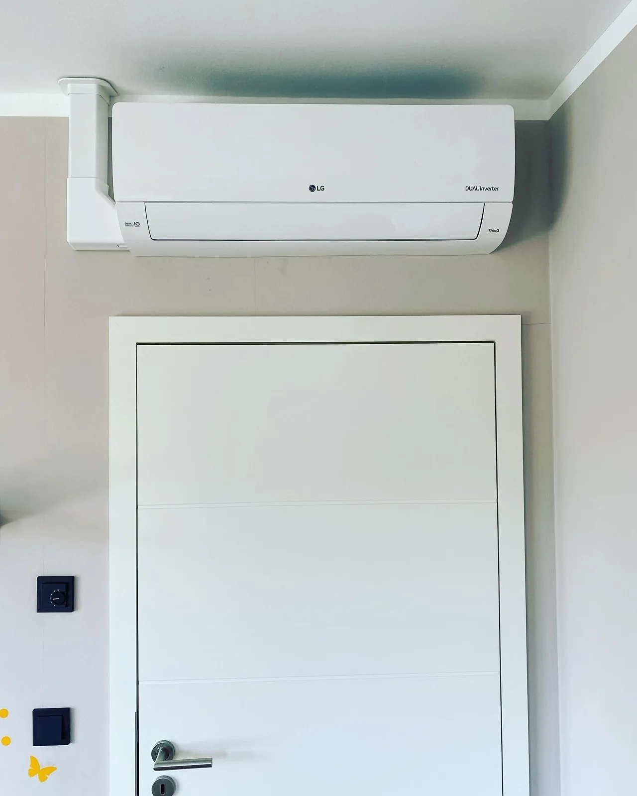 Wall unit in an office