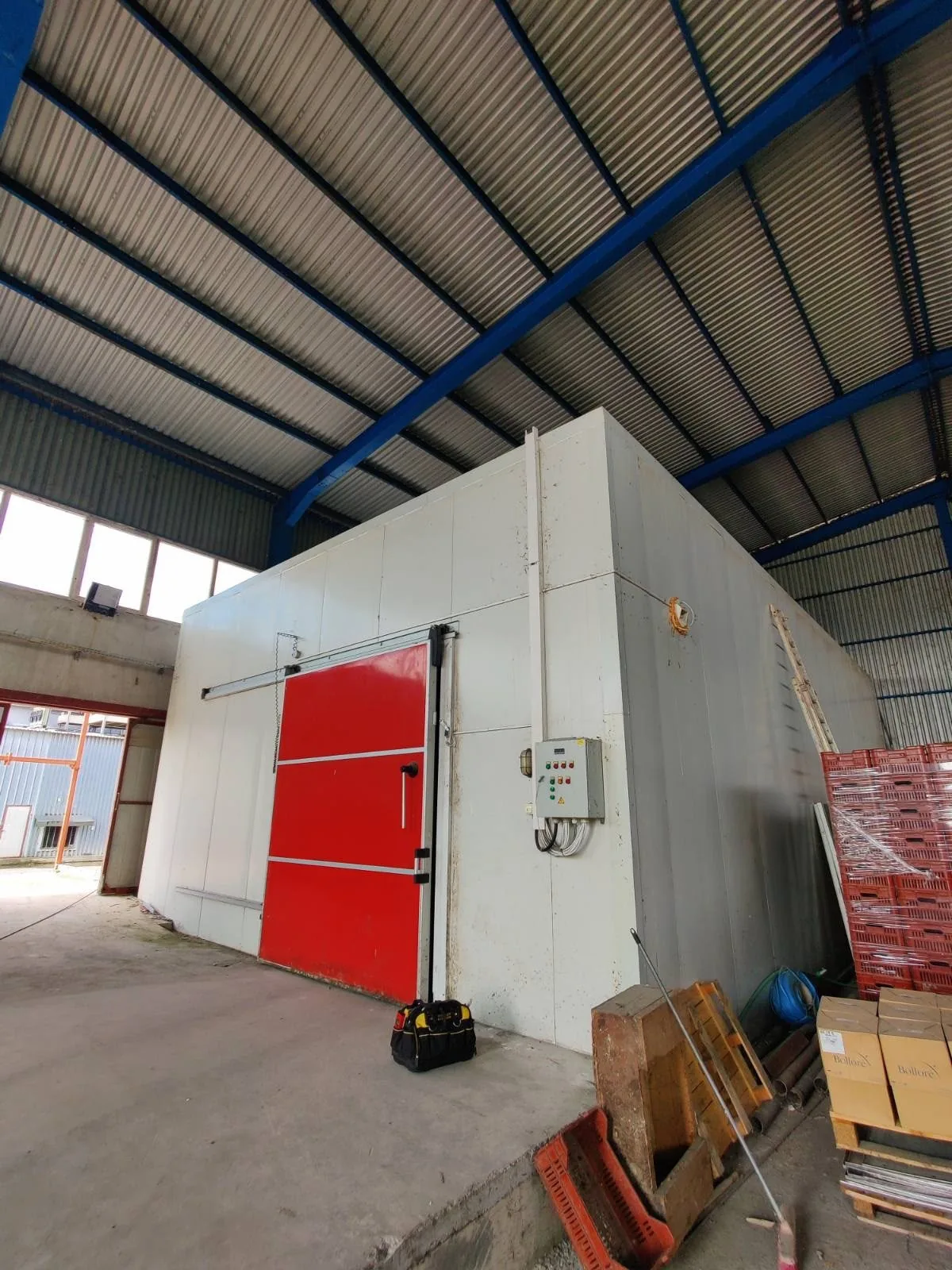 Cold room in a storage facility